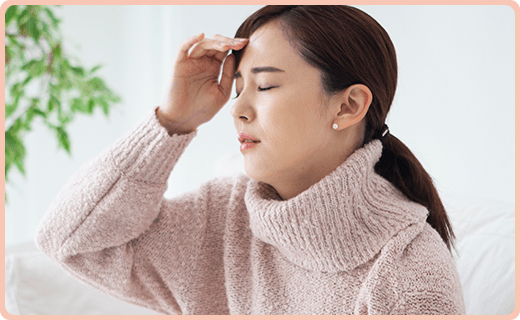 体調の変化に悩む女性