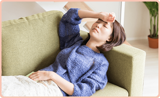 心身の疲れに悩む女性